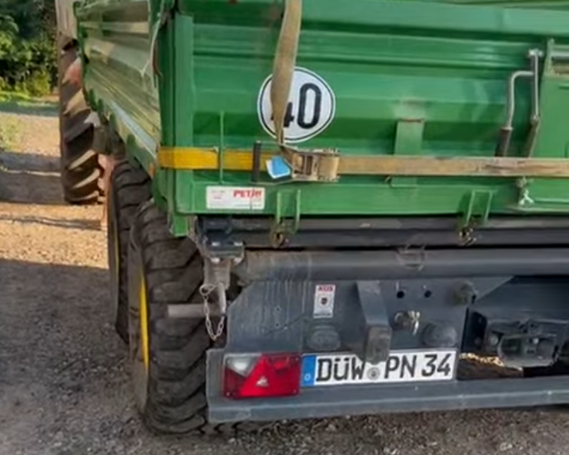 Öhler Tandem-3-Seitenkipper mit breiter „Terra“-Bereifung